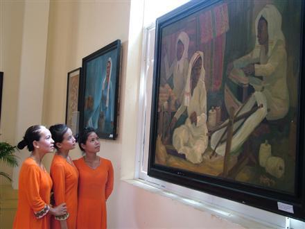 Triển lãm mỹ thuật “ Sắc màu Chăm Bình Thuận”